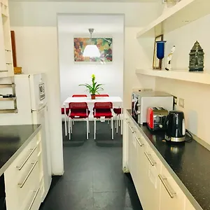 Konukevi Holiday, Roma